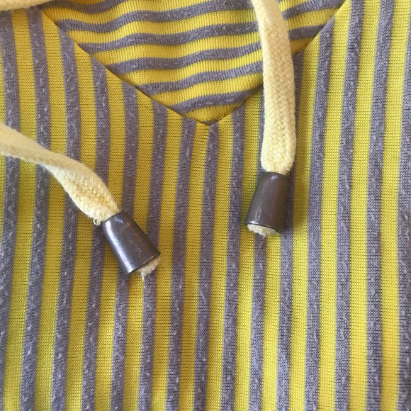 Yellow and grey striped drawstring hoodie - Picture 5 of 5